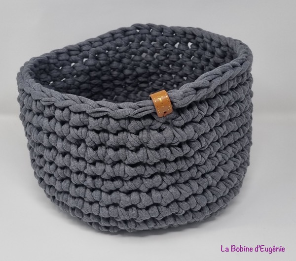 26cm diam/ 18cm h
